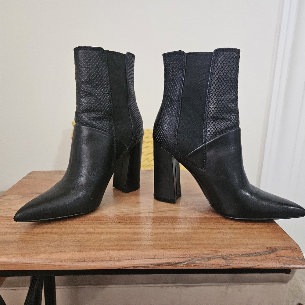Guess boots